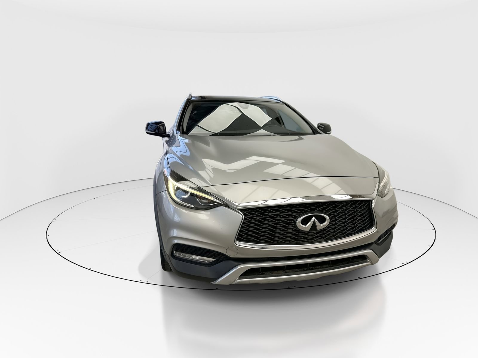 Used 2018 INFINITI QX30 Premium w/ Cargo Package image 3