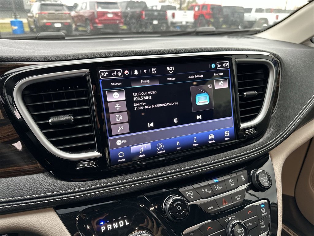 Used 2024 Chrysler Pacifica Limited w/ Uconnect Theater Family Group image 16