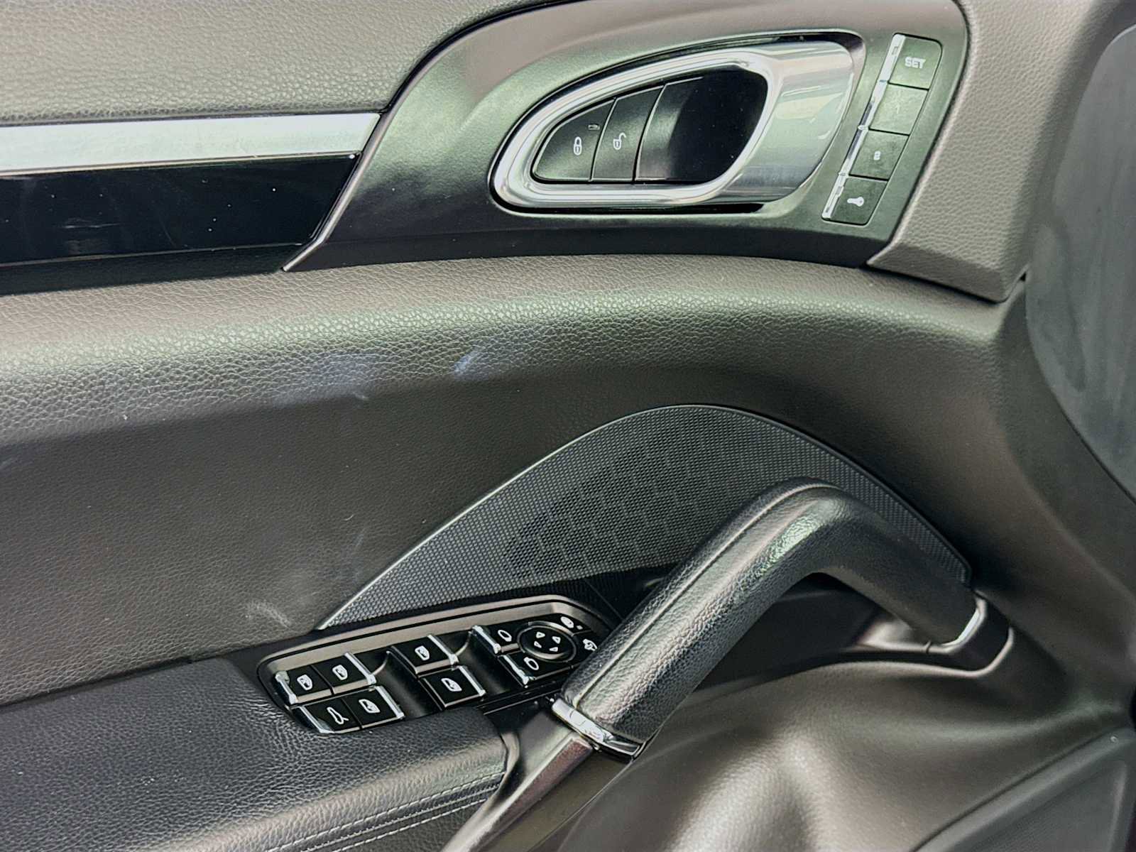 Used 2018 Porsche Cayenne image 18