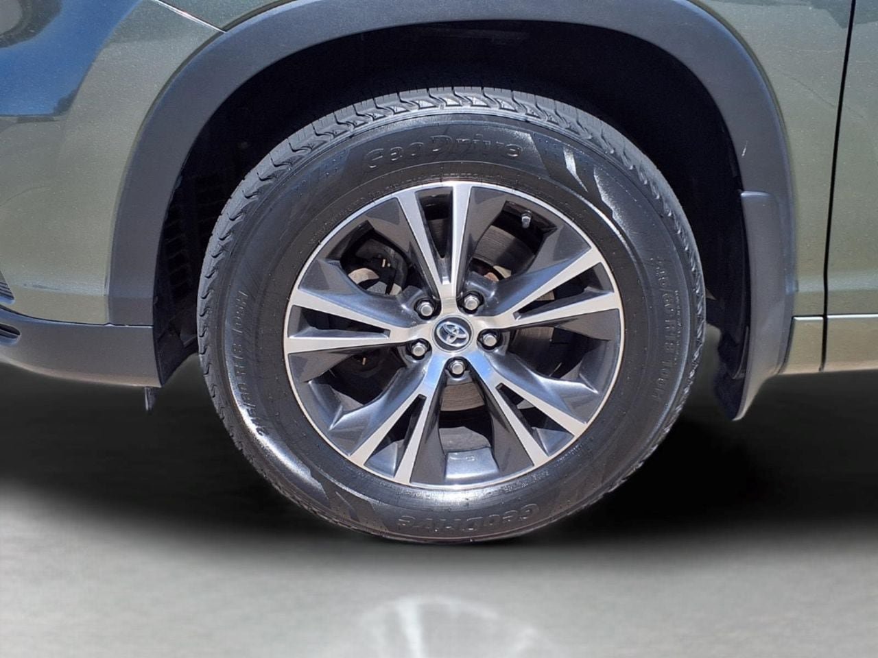 Certified 2016 Toyota Highlander XLE AWD/4WD image 11