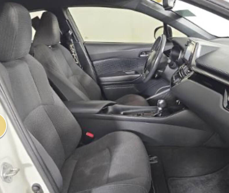 Used 2018 Toyota C-HR XLE image 10