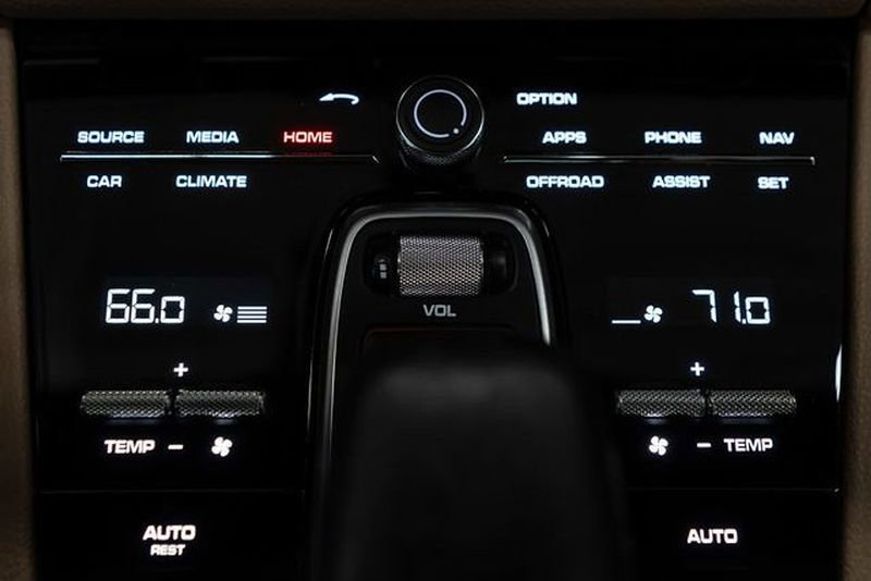 Used 2023 Porsche Cayenne Platinum Edition image 29