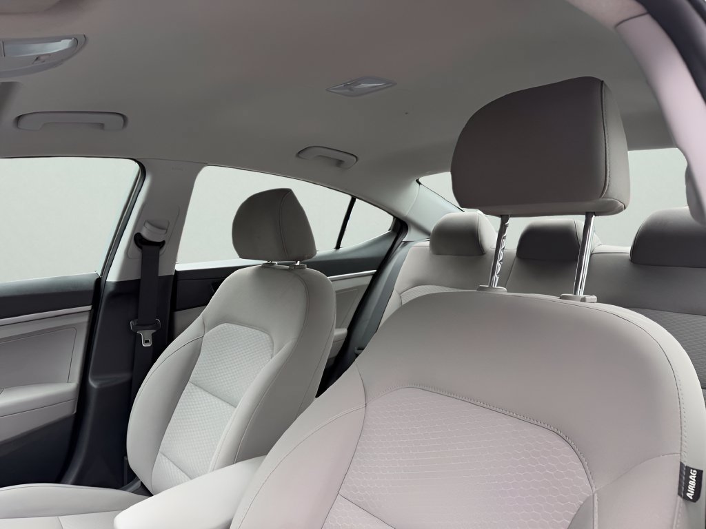Used 2020 Hyundai Elantra SE FWD image 17