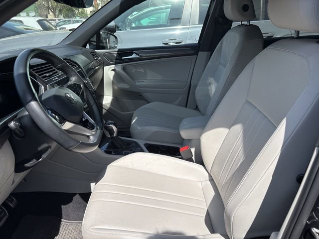 Certified 2022 Volkswagen Tiguan SE R-Line image 7