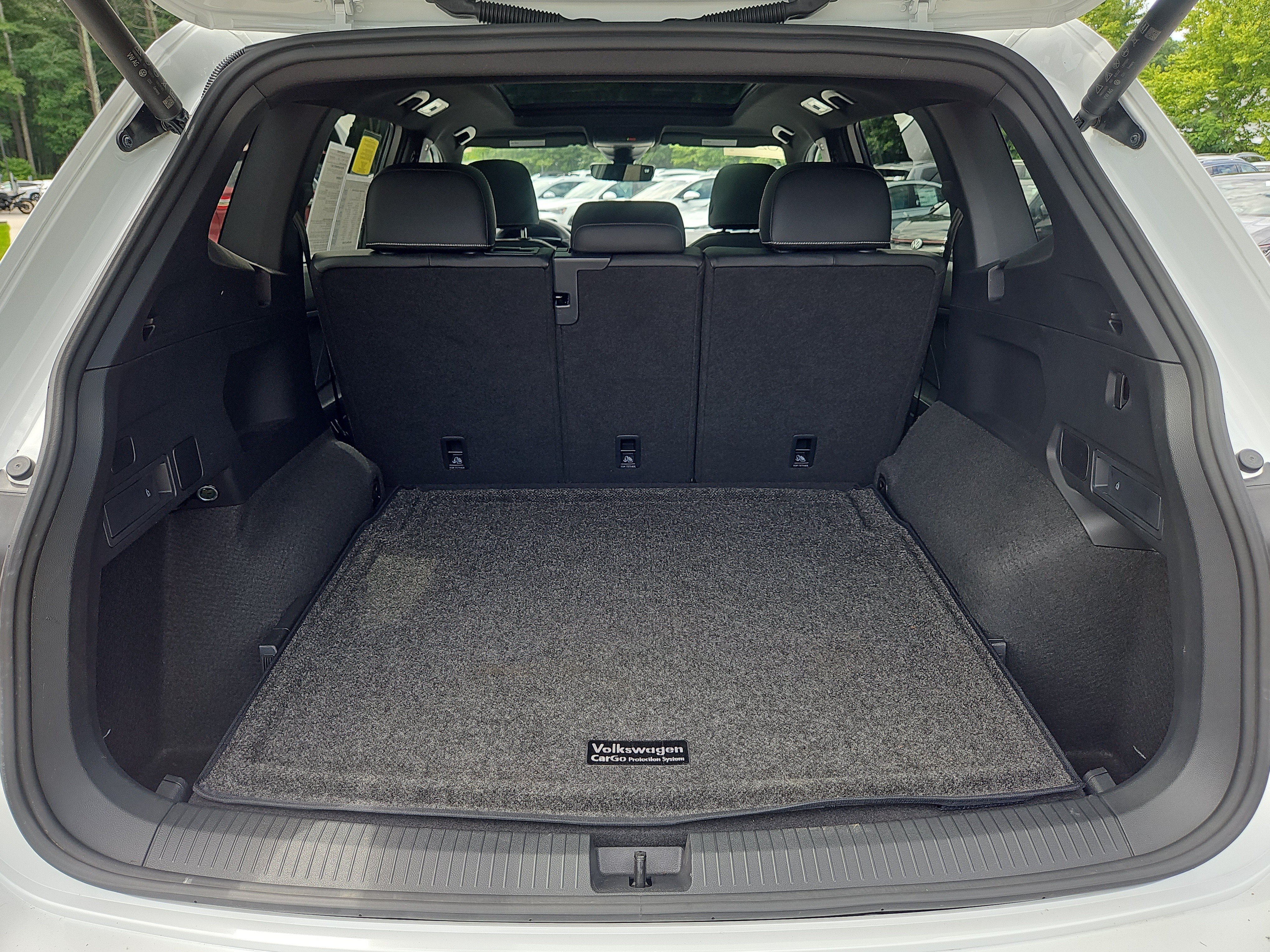 Certified 2024 Volkswagen Tiguan SE R-Line AWD/4WD image 34