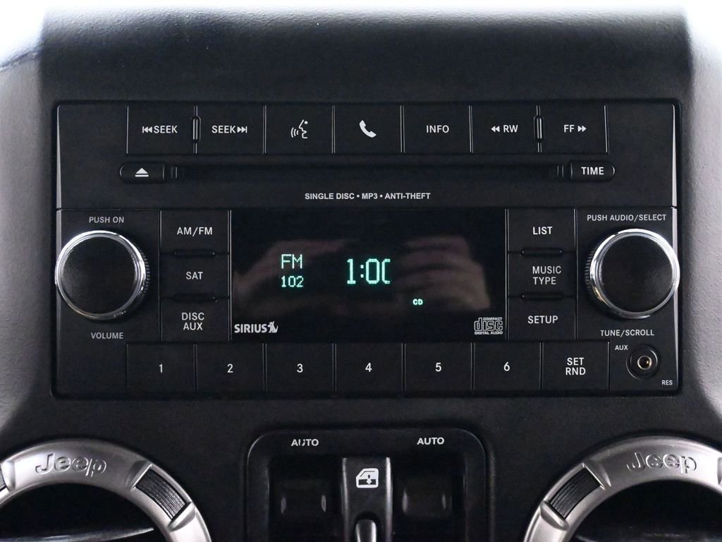 Used 2018 Jeep Wrangler Unlimited Sahara image 26