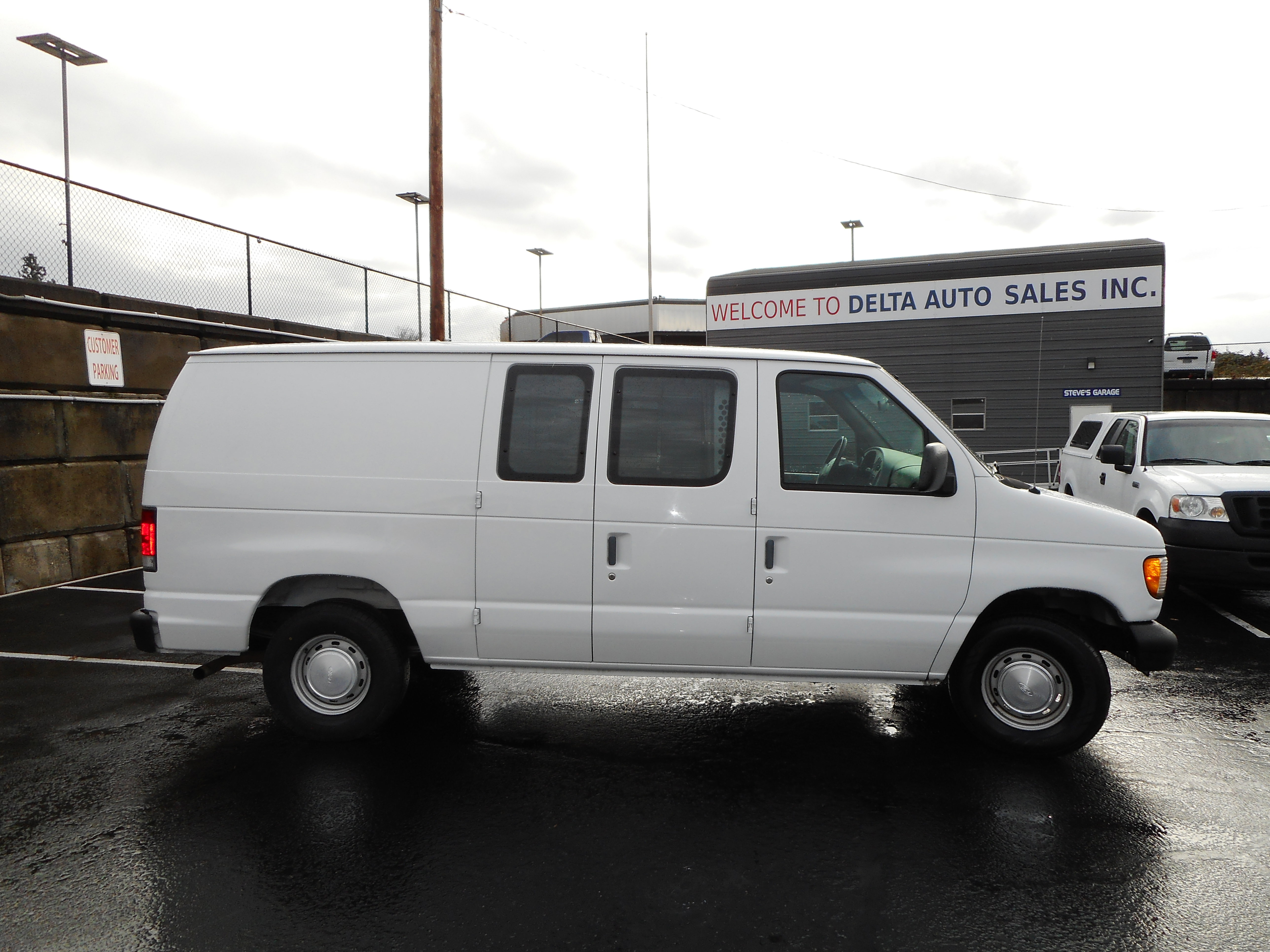 Used 1998 Ford E-150 and Econoline 150 image 6