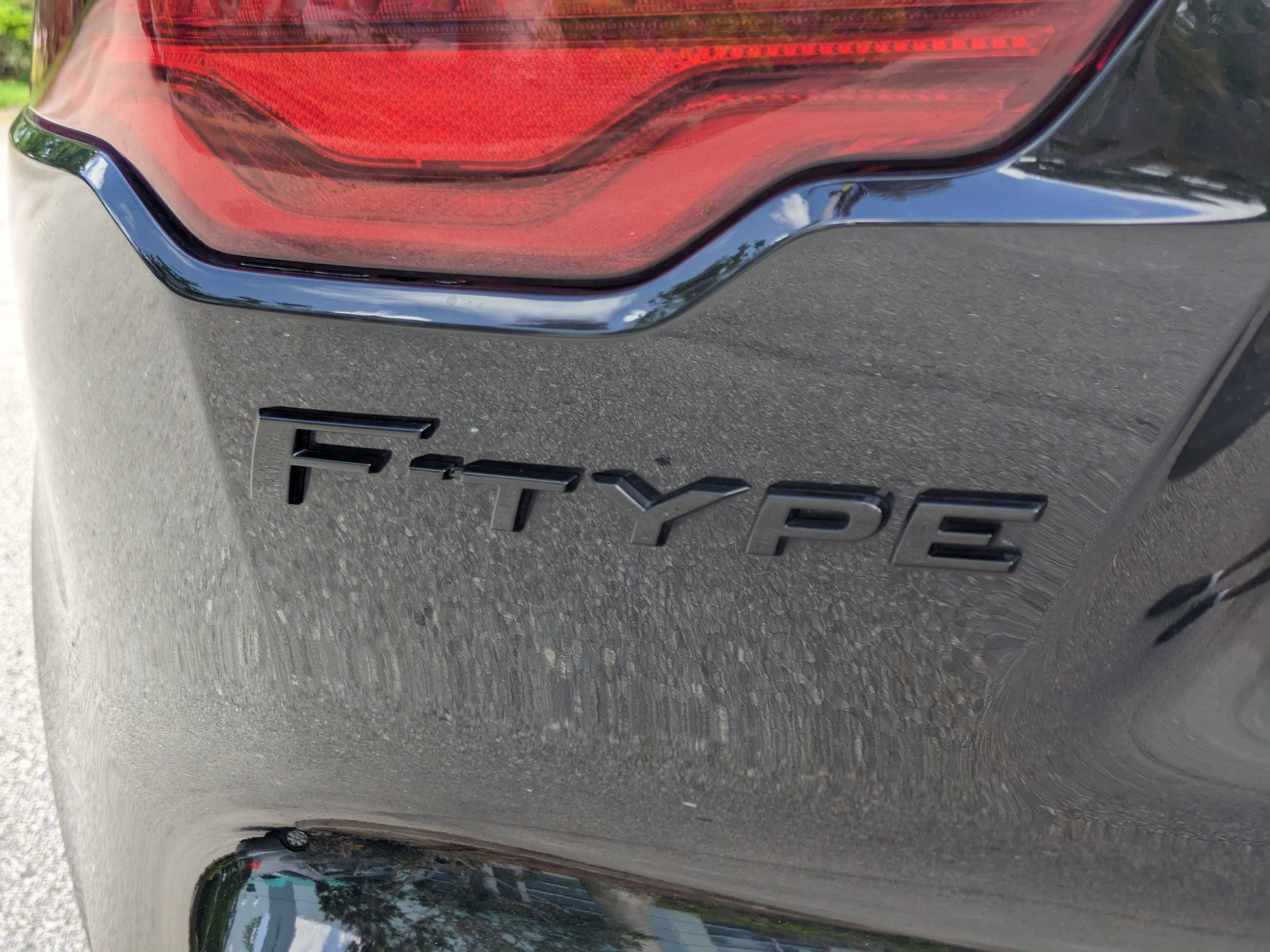 Used 2022 Jaguar F-TYPE R-Dynamic image 16