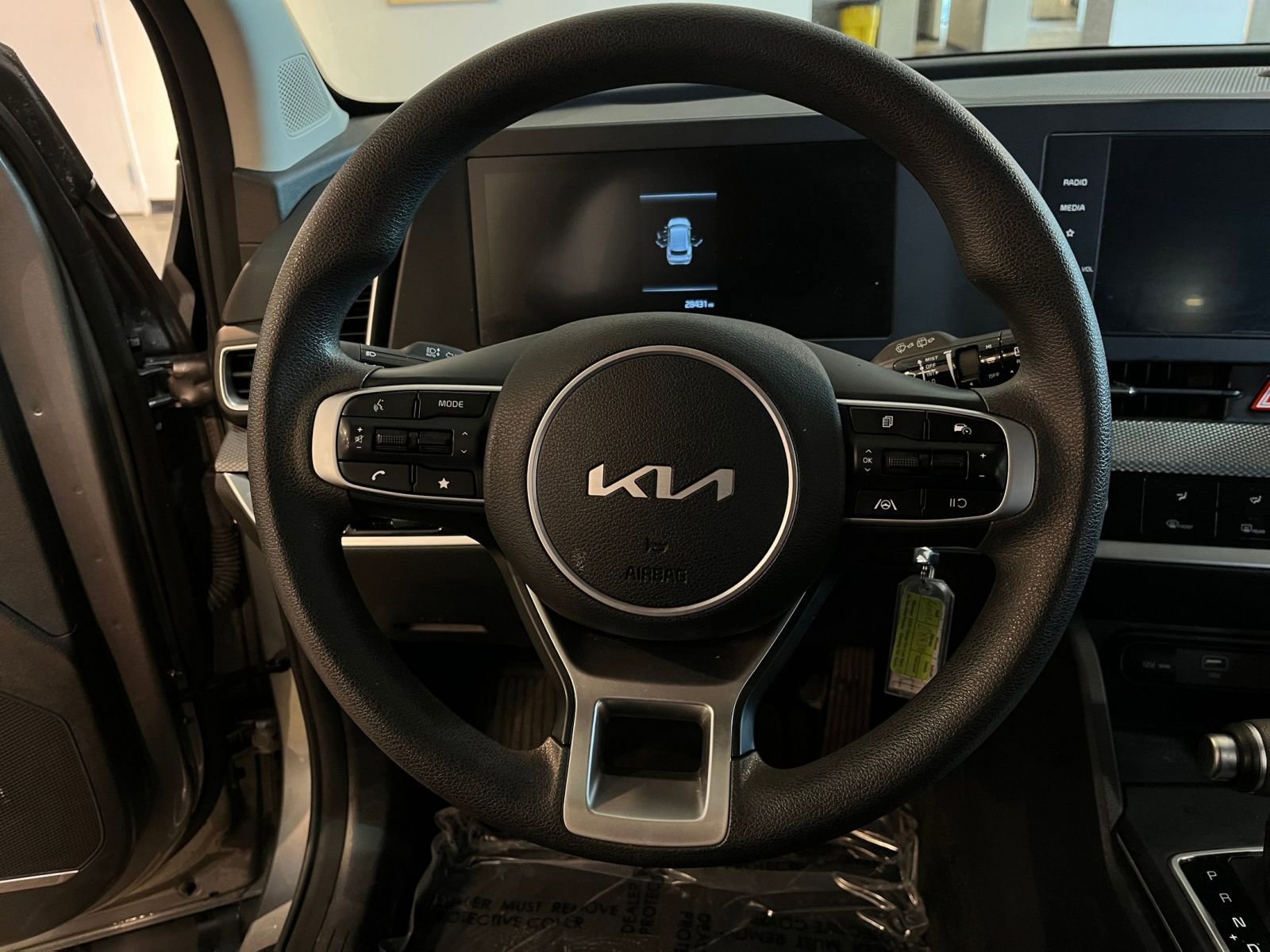 Used 2025 Kia Sportage LX image 28