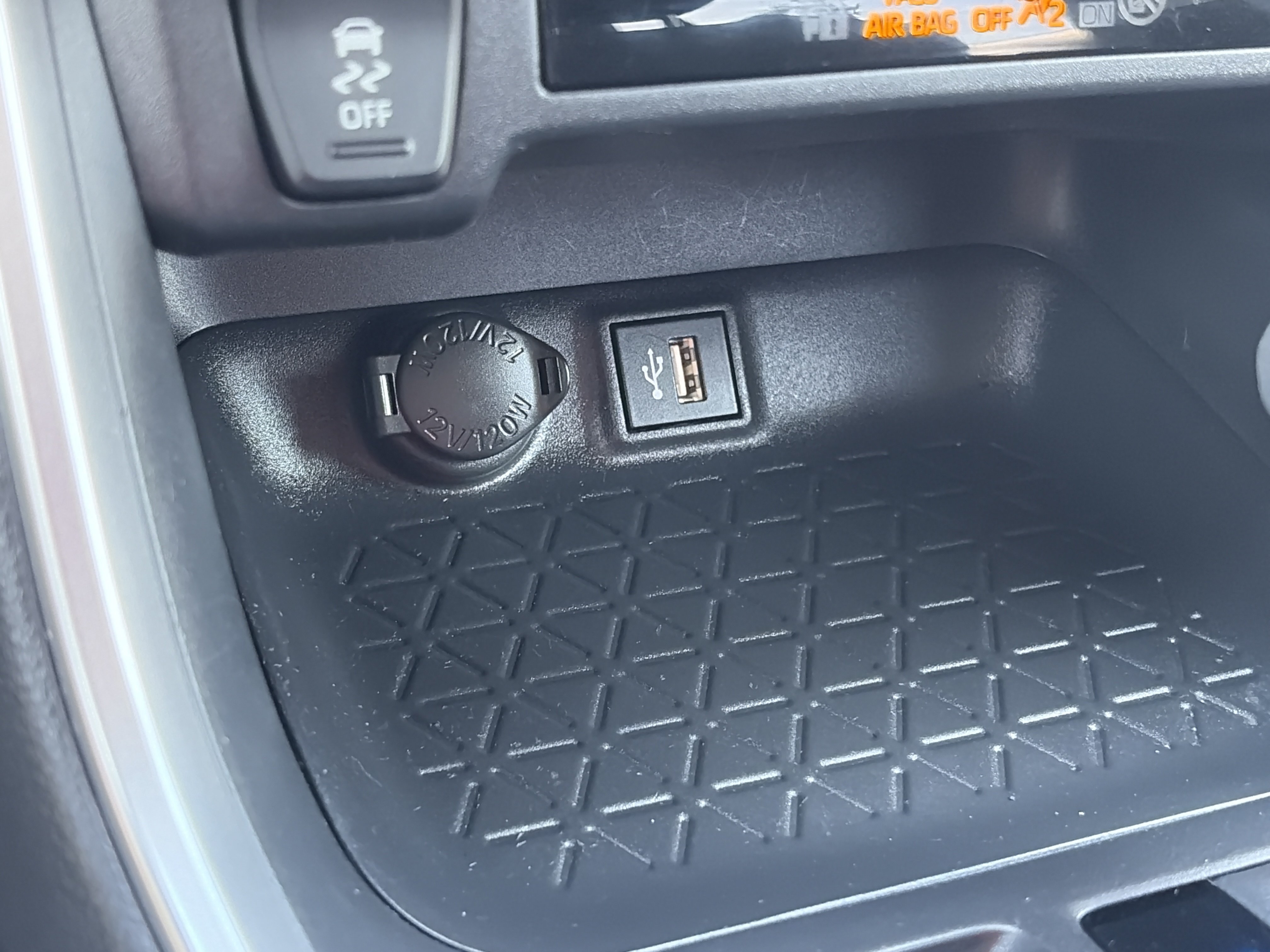 Used 2025 Toyota RAV4 LE AWD/4WD image 31