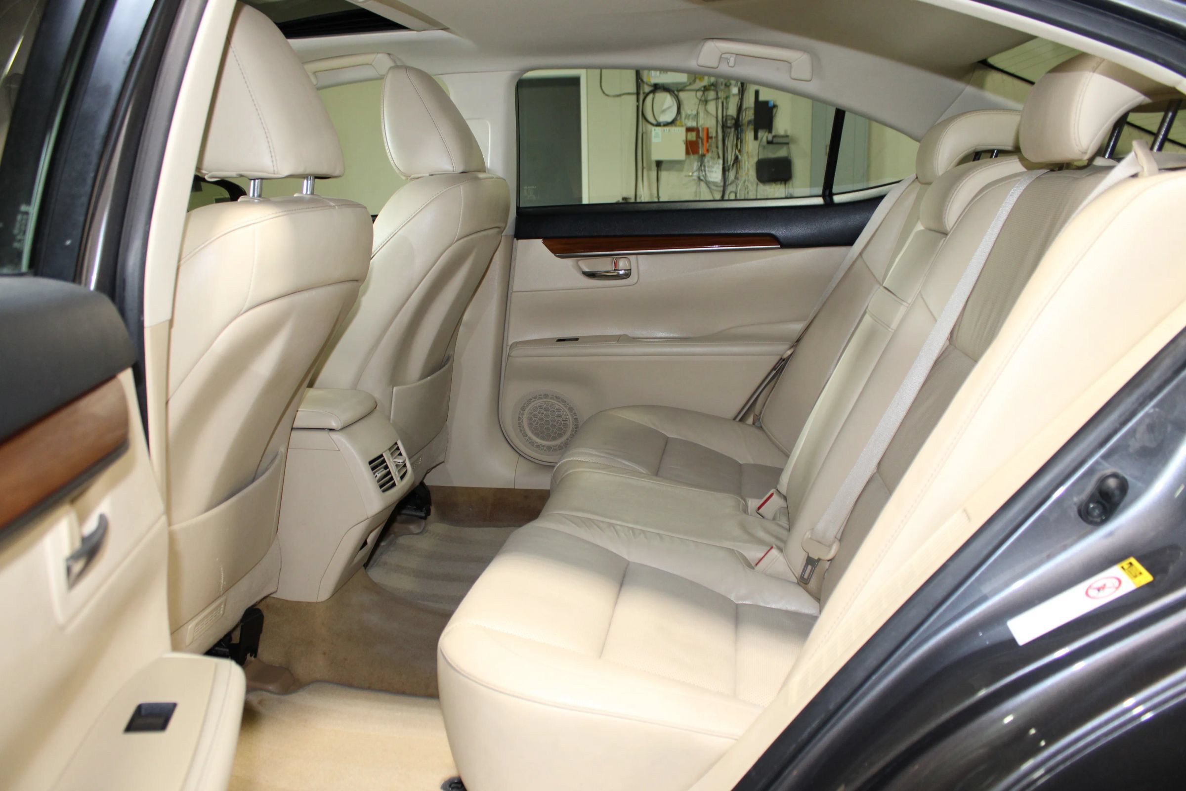 Used 2013 Lexus ES 300h w/ Luxury Pkg FWD image 32