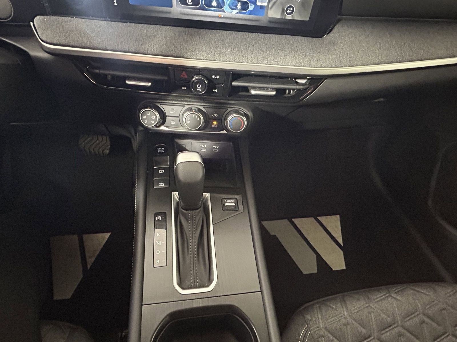 Used 2025 Nissan Kicks SV w/ Illumination Package image 24