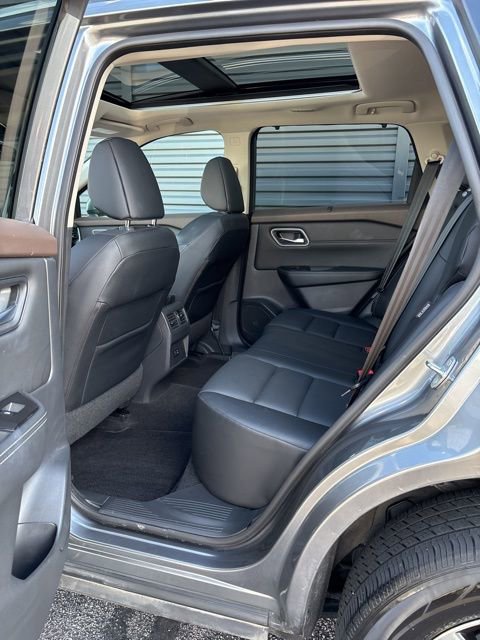 Certified 2021 Nissan Rogue SV w/ Premium Package image 6