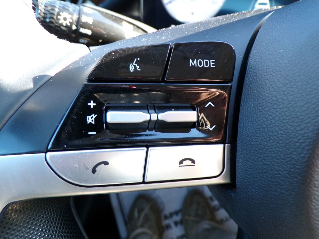 Certified 2023 Hyundai Elantra Limited FWD image 30