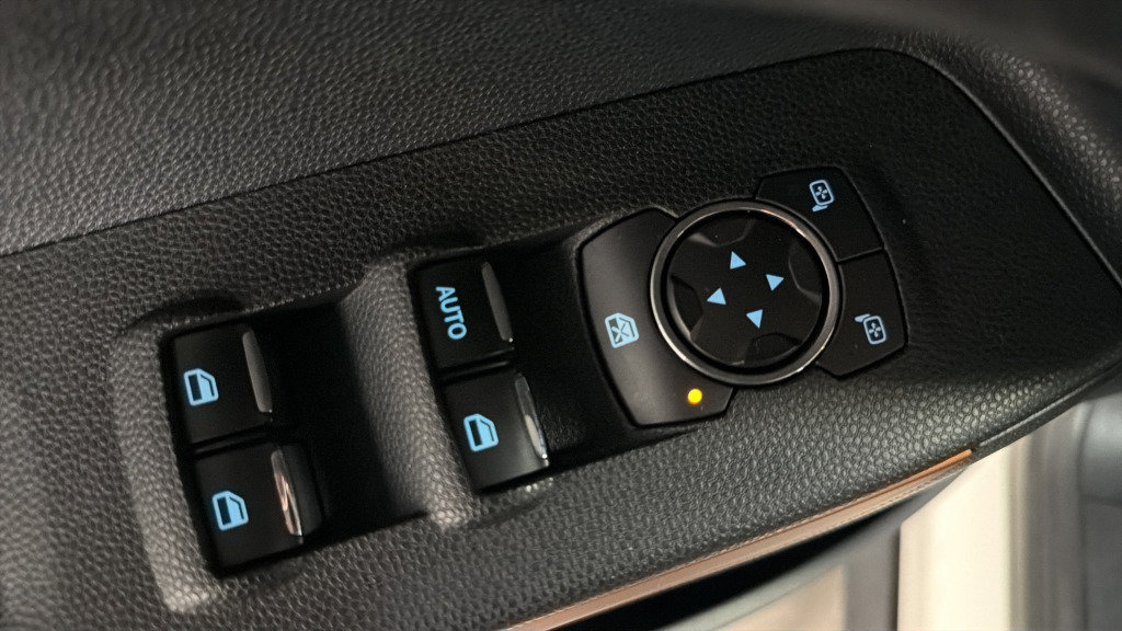 Used 2018 Ford EcoSport SES w/ SES Cold Weather Package AWD/4WD image 15