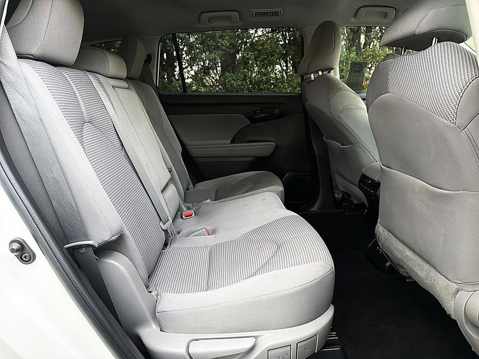 Used 2023 Toyota Highlander L image 21