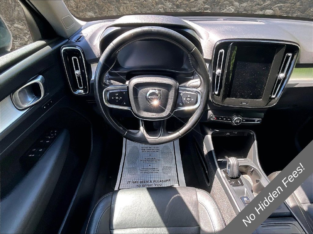 Used 2021 Volvo XC40 T4 Momentum FWD image 5