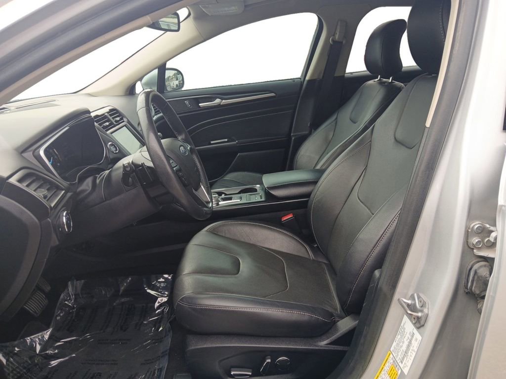 Used 2019 Ford Fusion Titanium FWD image 9