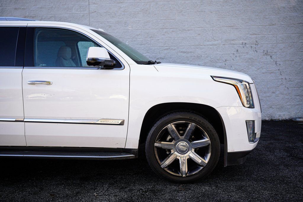 Used 2016 Cadillac Escalade Luxury image 17