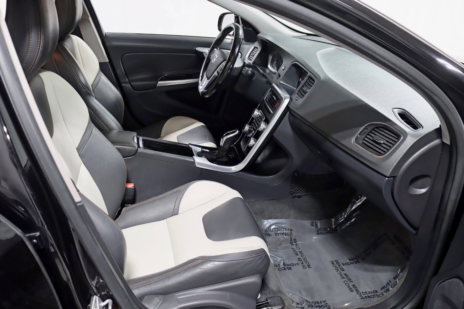 Used 2018 Volvo V60 T5 Cross Country w/ Convenience Package image 30