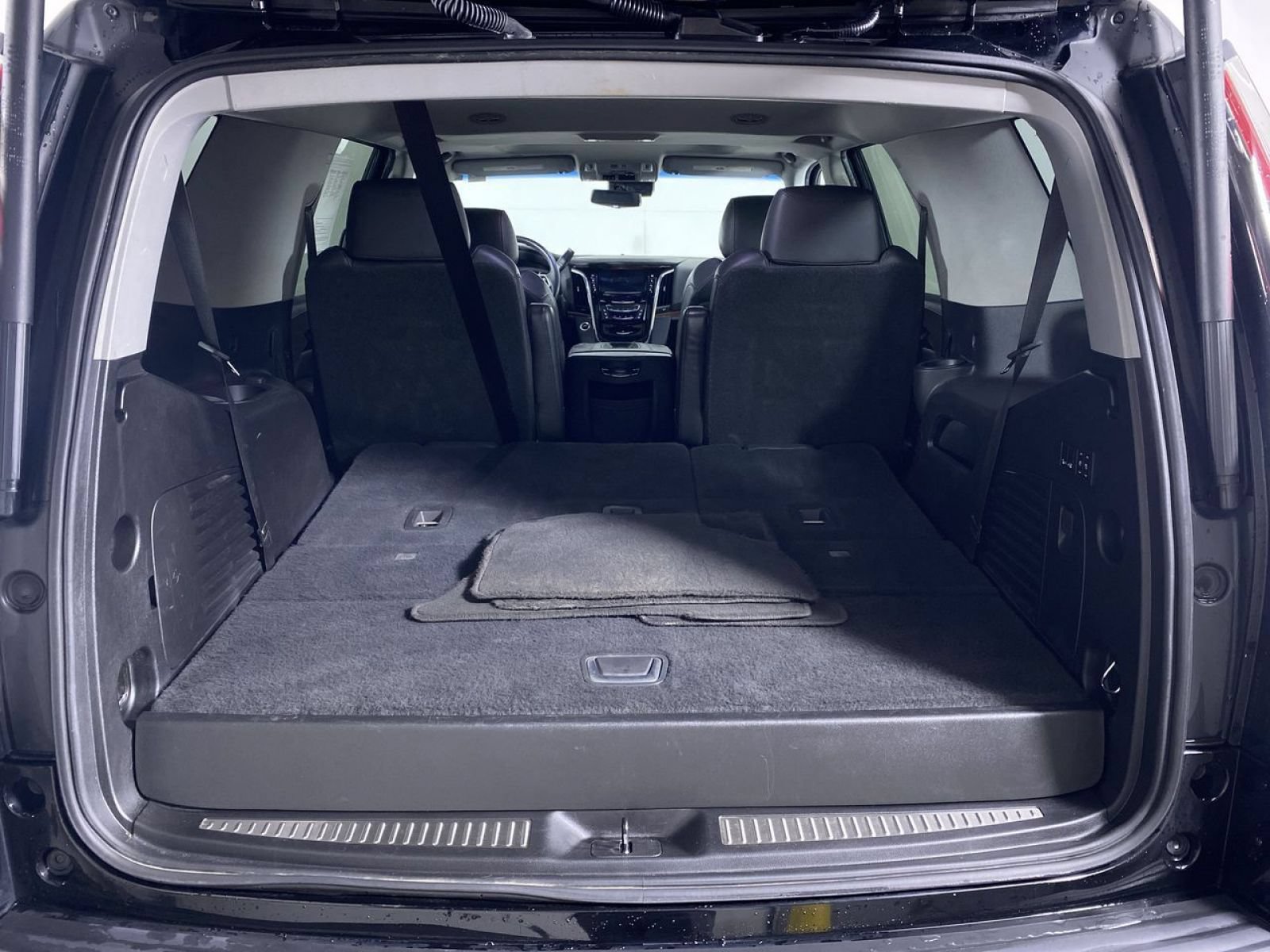 Certified 2018 Cadillac Escalade Luxury w/ LPO, Radiant Package AWD/4WD image 16