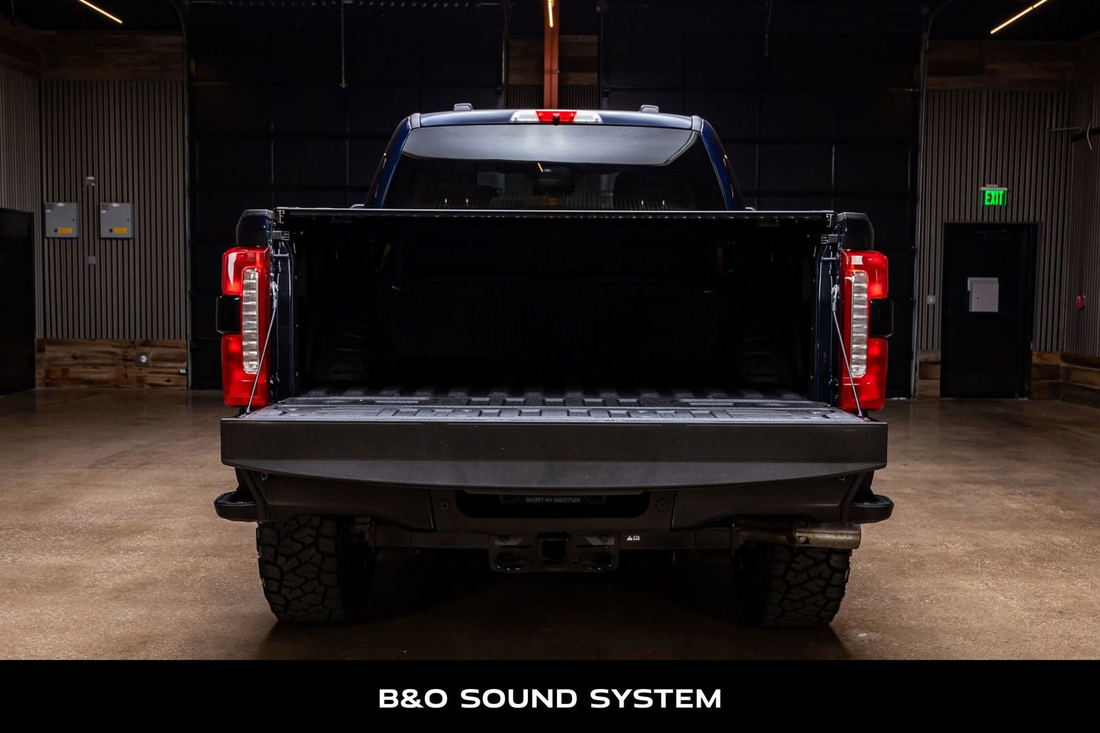 Used 2025 Ford F350 Lariat w/ Black Appearance Package image 9