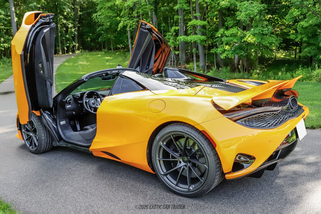 Used 2026 McLaren 750S Spider RWD image 20