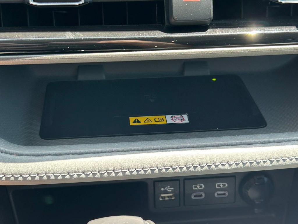 Used 2023 Toyota Highlander XLE FWD image 33