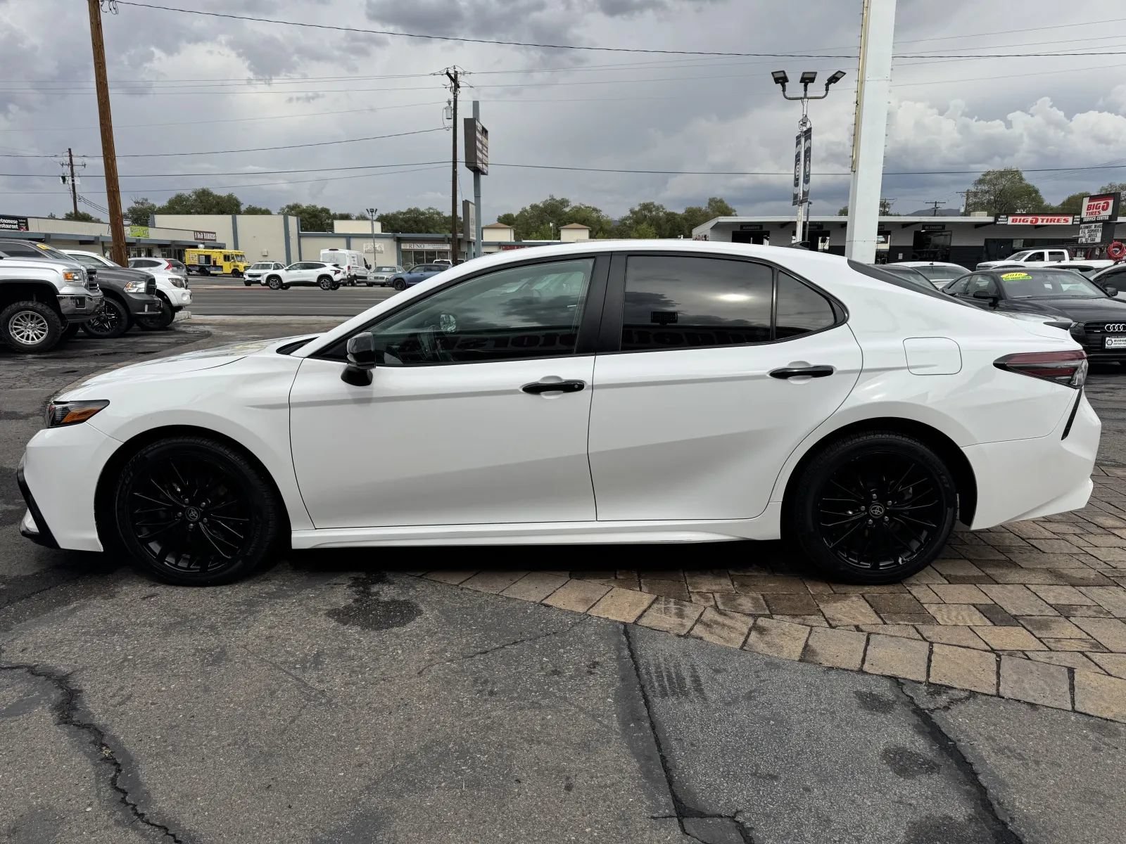 Used 2021 Toyota Camry SE FWD image 5