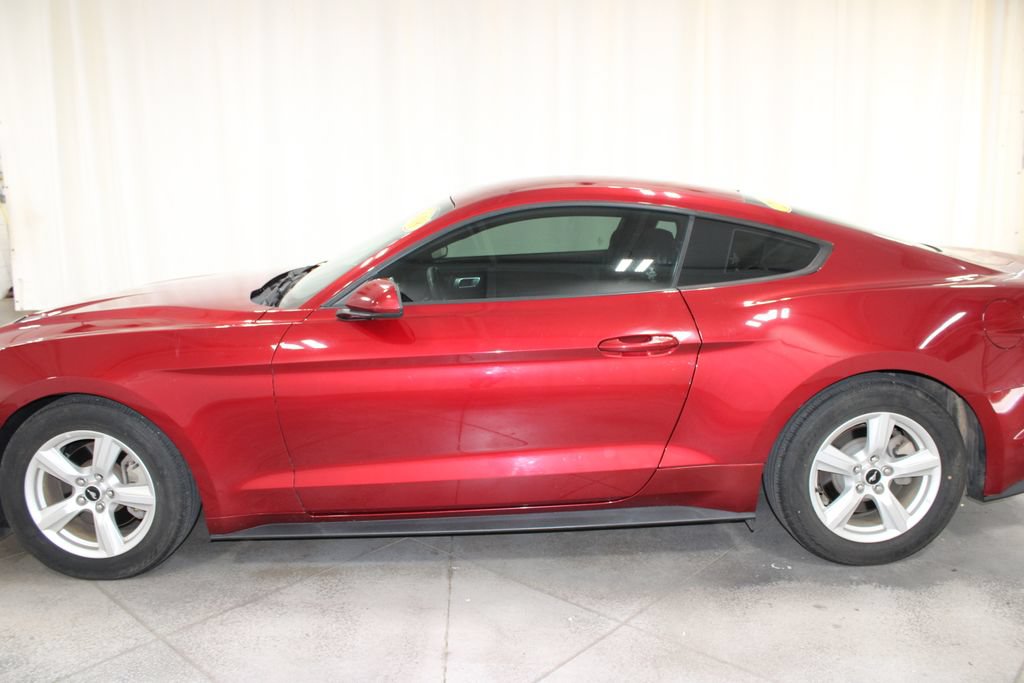 Used 2018 Ford Mustang Coupe RWD image 6