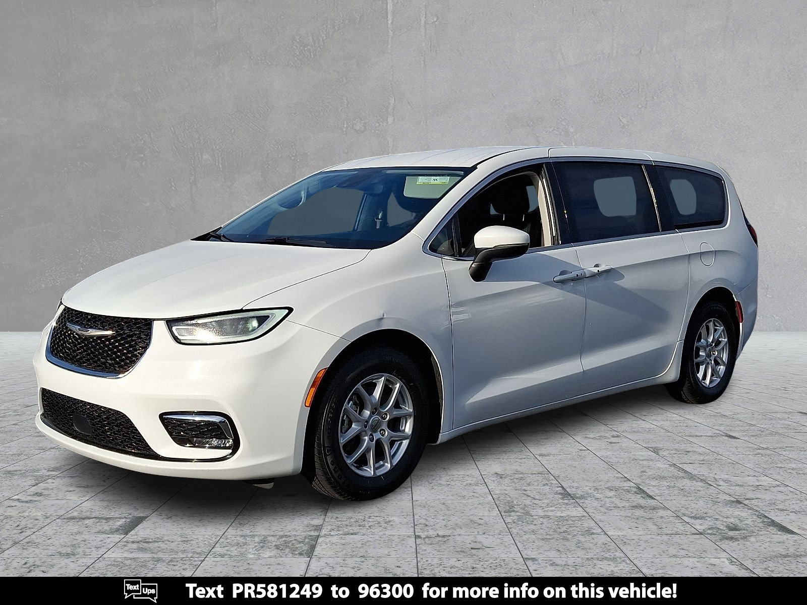 Used 2023 Chrysler Pacifica Touring-L