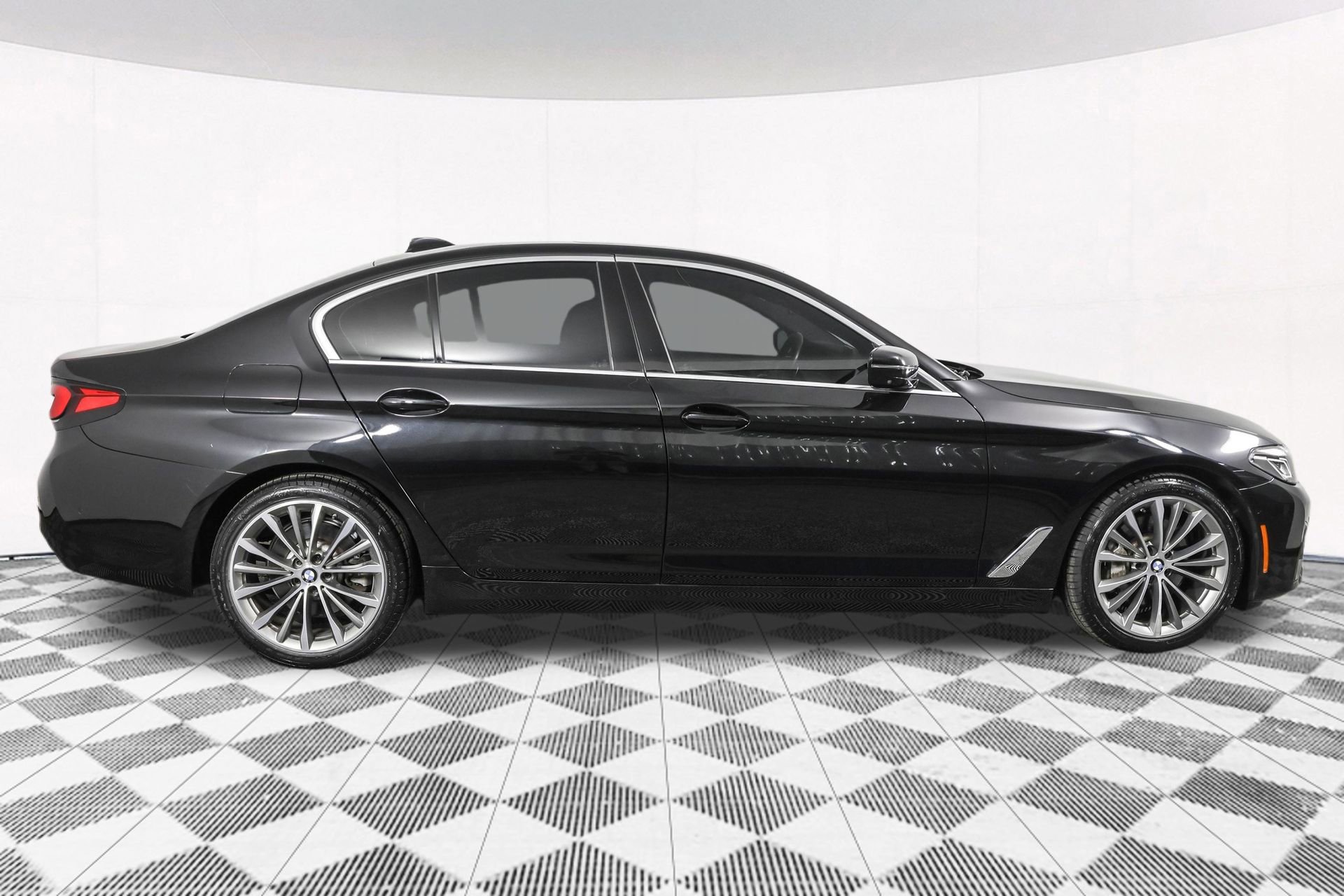 Used 2021 BMW 530i xDrive AWD/4WD image 14
