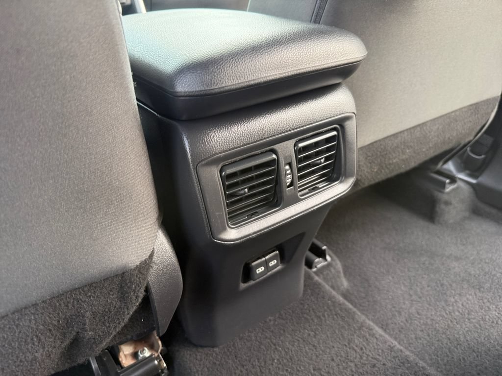 Used 2024 Toyota RAV4 XLE FWD image 27