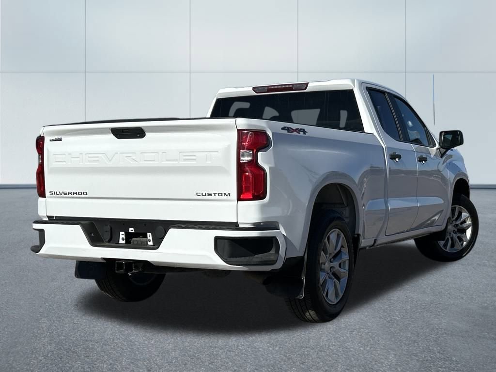 Used 2021 Chevrolet Silverado 1500 Custom image 2