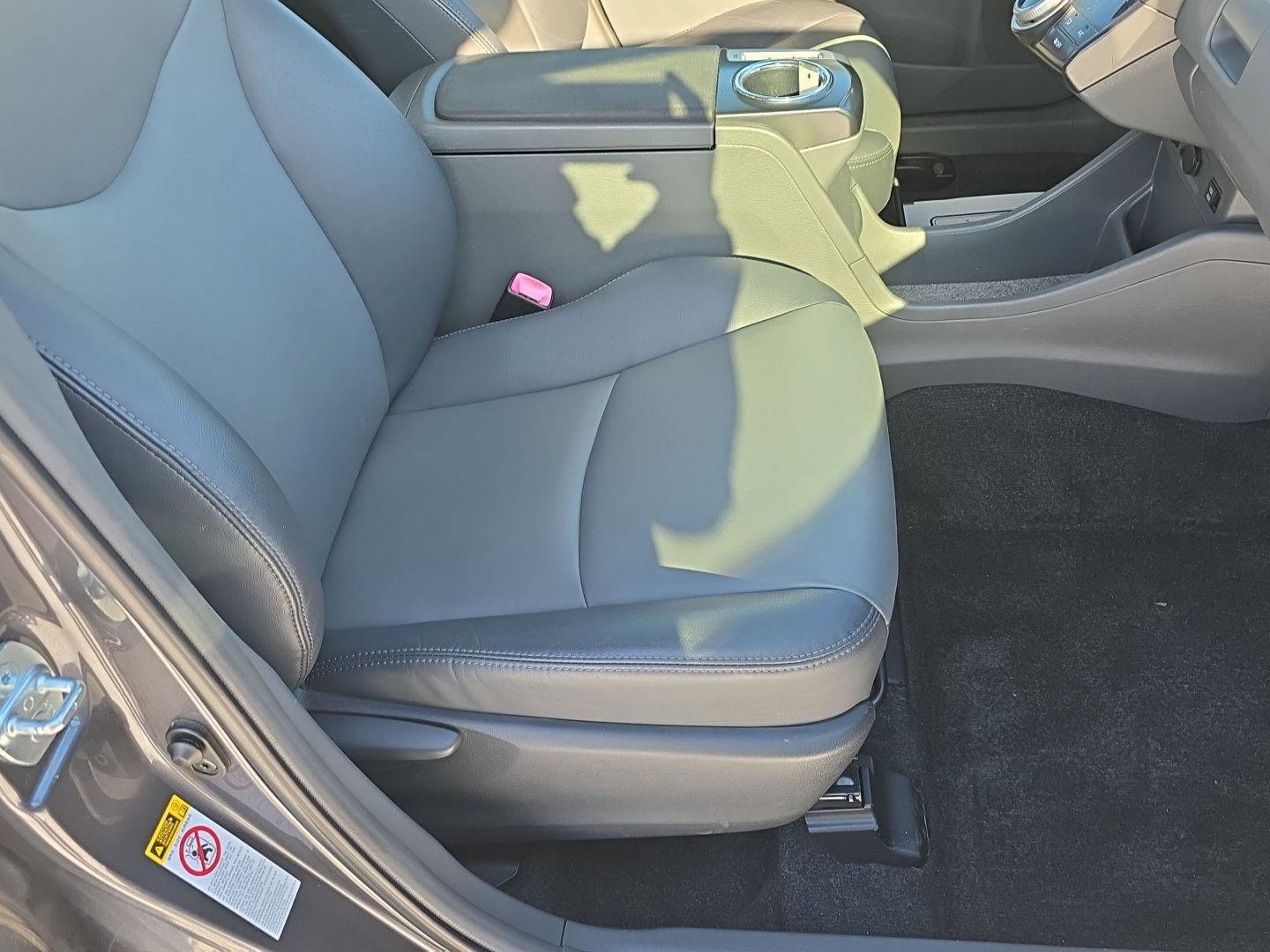 Used 2014 Toyota Prius V Five image 29