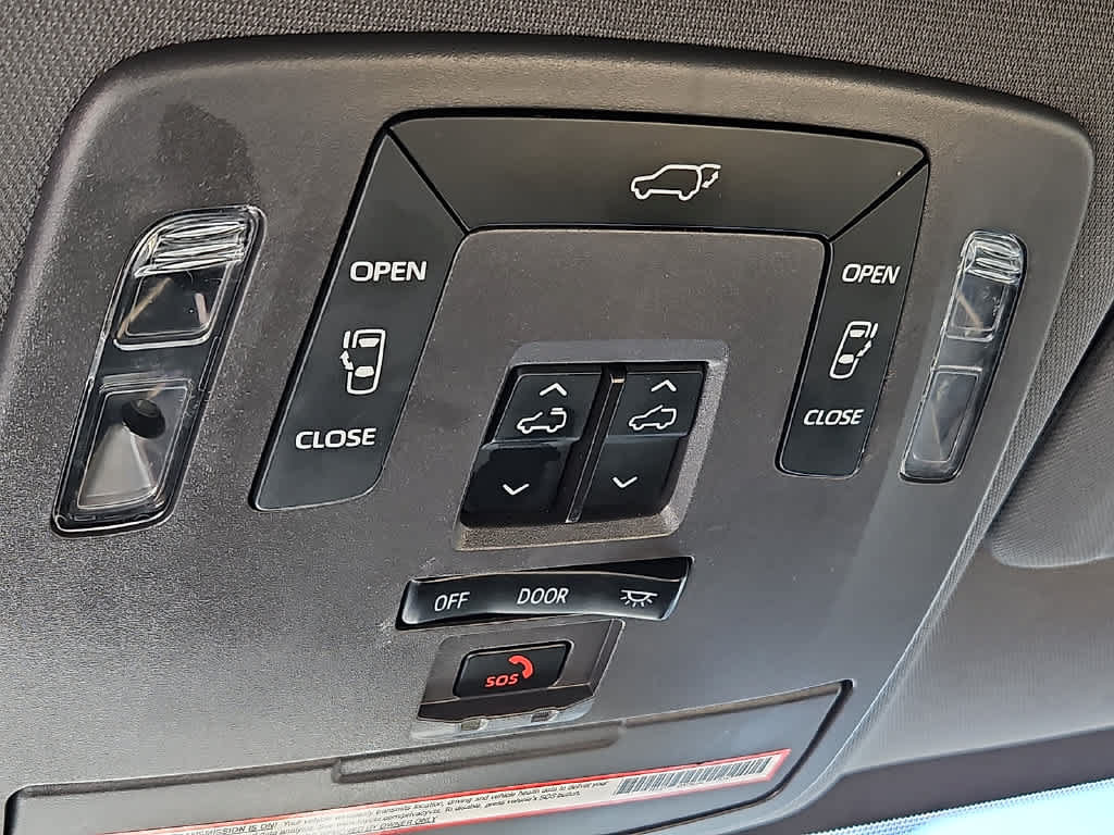 Used 2021 Toyota Sienna XLE FWD image 25
