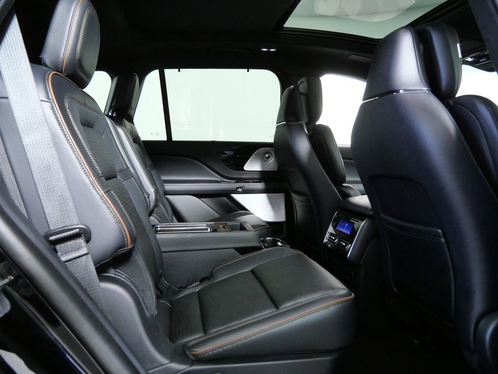 Certified 2025 Lincoln Aviator Black Label AWD/4WD image 13