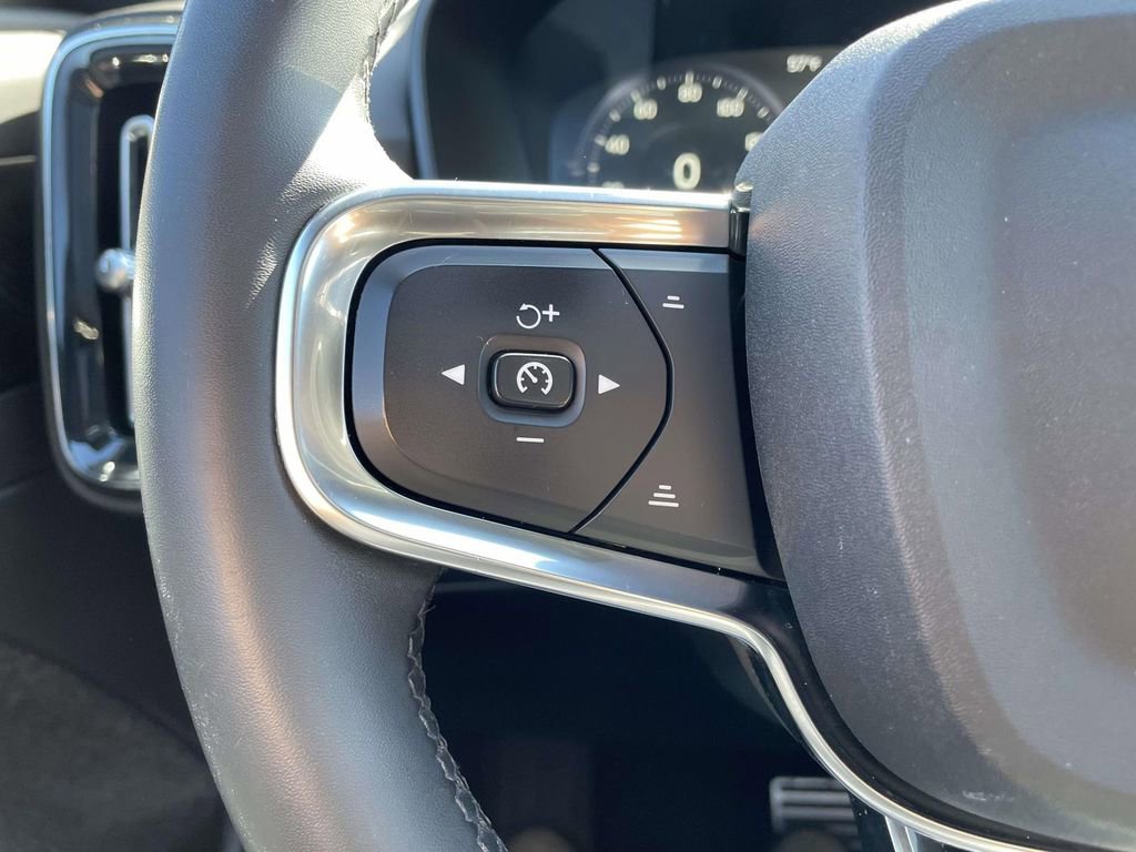 Used 2022 Volvo XC40 T4 R-Design w/ Advanced Package image 12