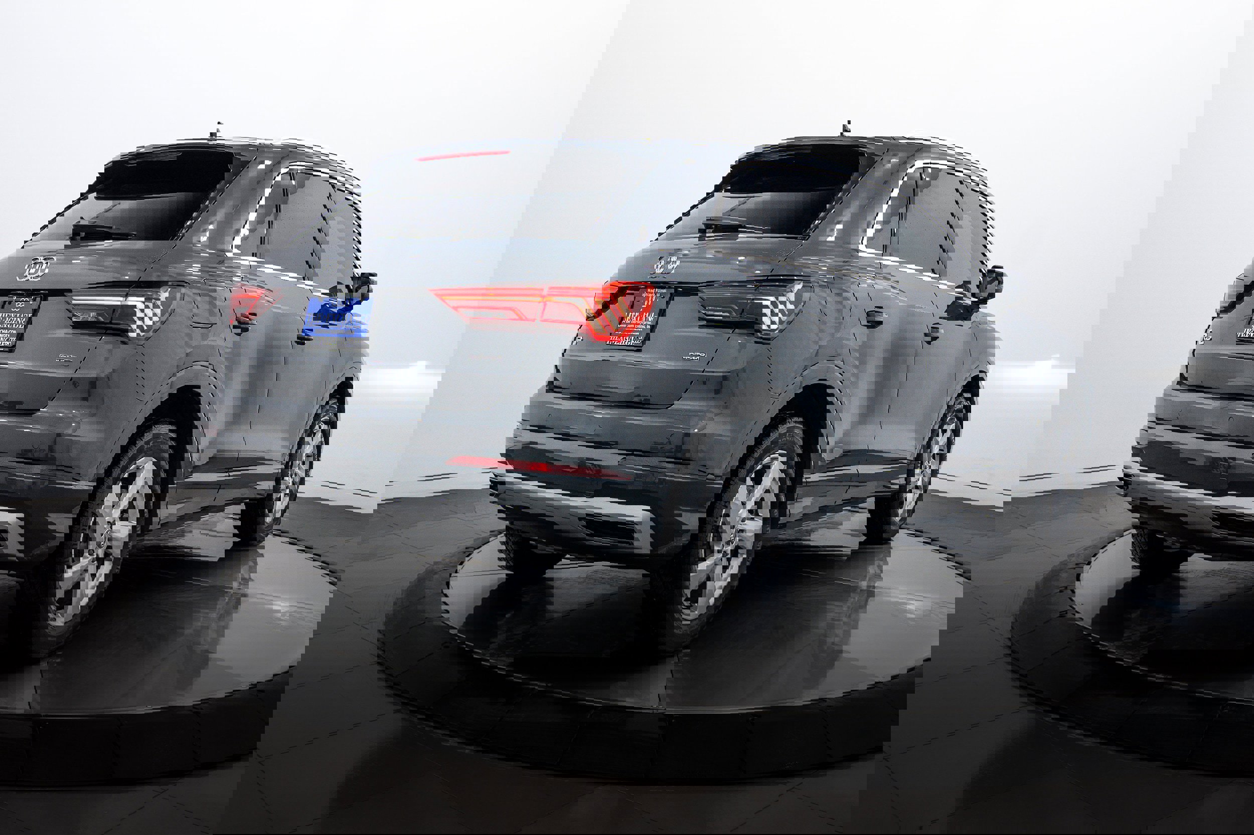 Used 2020 Audi Q3 2.0T Premium w/ Convenience Package image 4