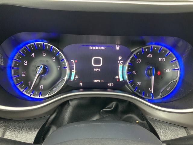 Used 2025 Chrysler Pacifica Select image 22