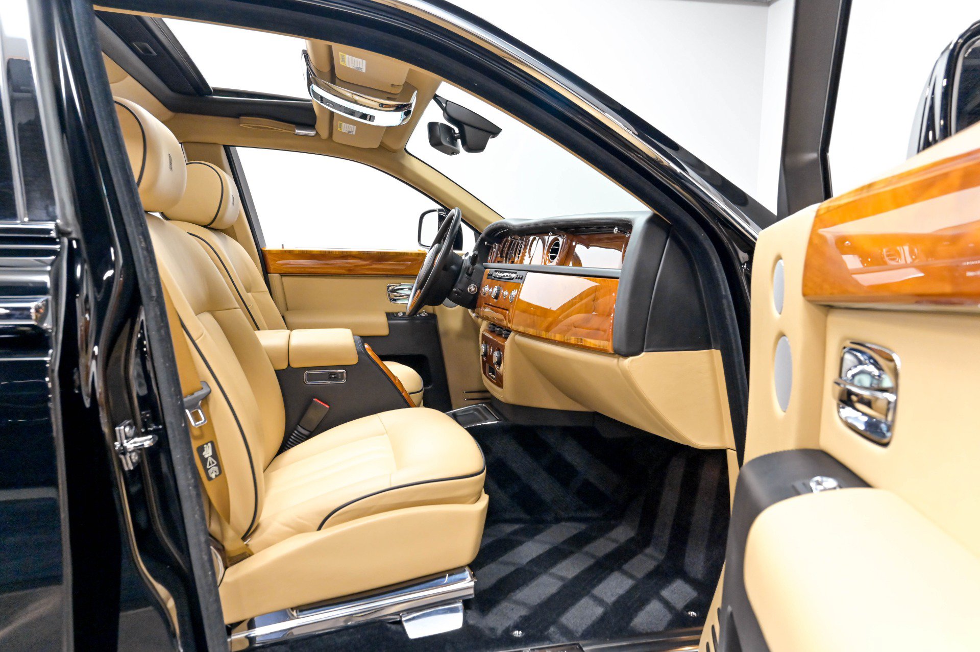 Used 2013 Rolls-Royce Phantom Sedan RWD image 31
