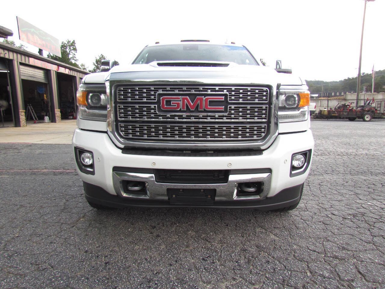 Used 2019 GMC Sierra 2500 Denali w/ Duramax Plus Package AWD/4WD image 8
