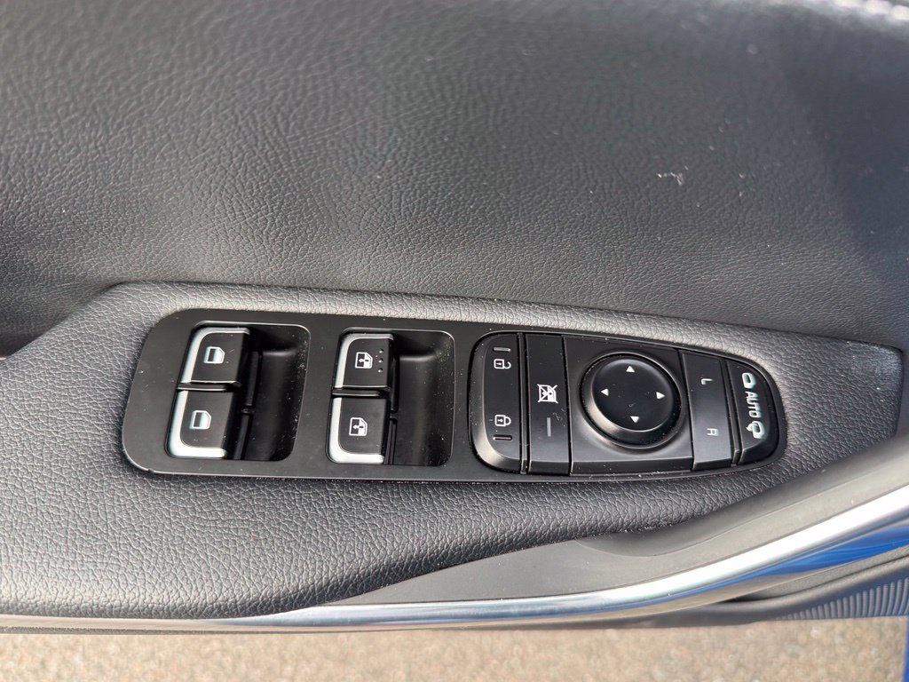Used 2022 Kia Stinger GT1 AWD/4WD image 31
