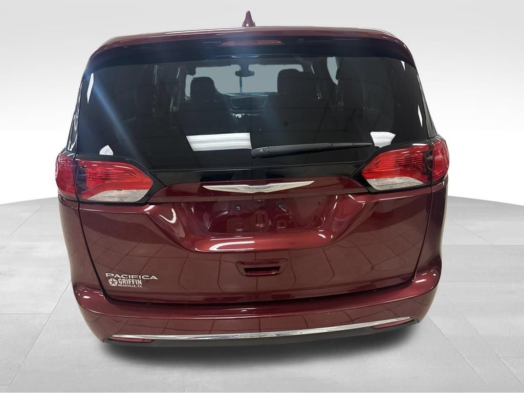Used 2017 Chrysler Pacifica Touring Plus w/ Tire & Wheel Group FWD image 5