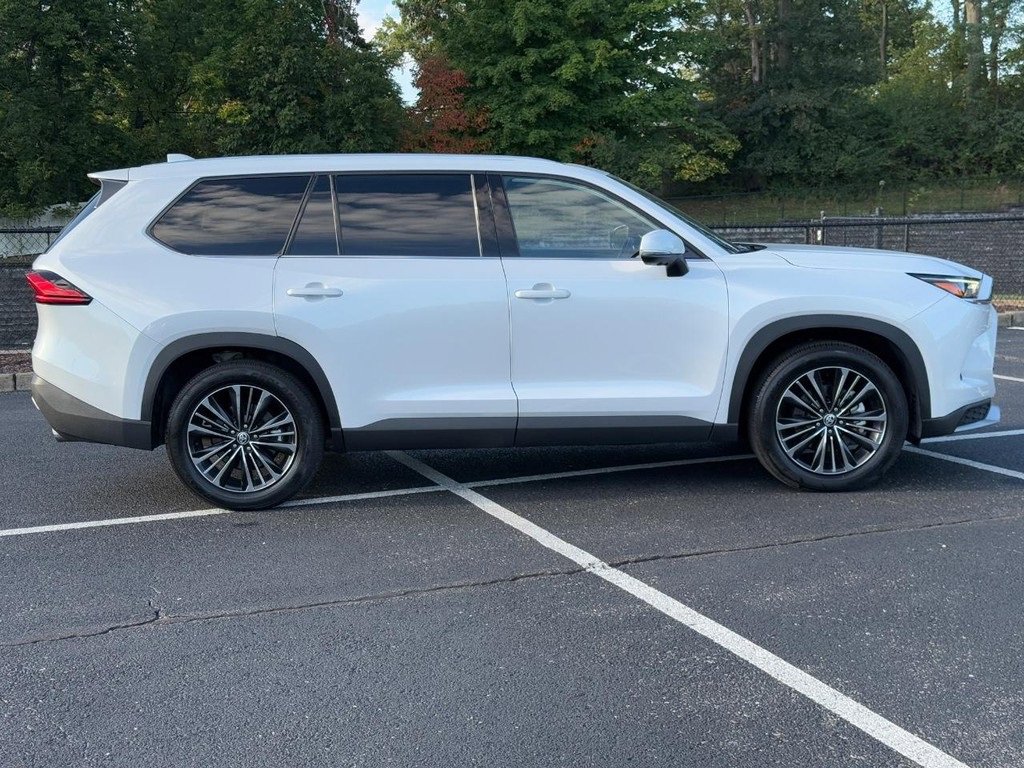 Used 2024 Toyota Grand Highlander AWD Hybrid image 2