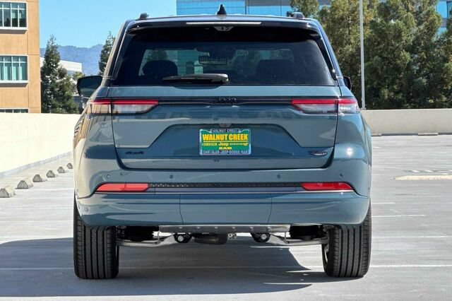 New 2026 Jeep Grand Cherokee Summit w/ Obsidian Package AWD/4WD image 5