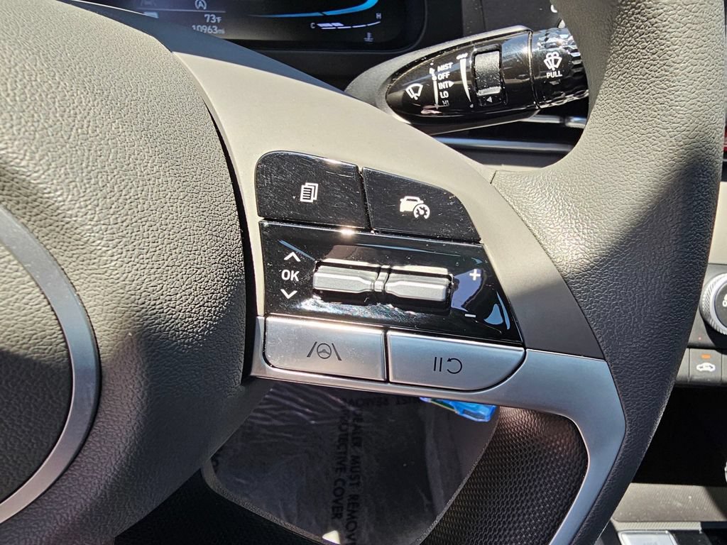 Certified 2025 Hyundai Elantra SE FWD image 26