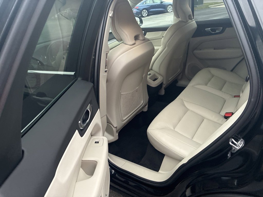 Used 2023 Volvo XC60 B5 Core w/ Climate Package image 5