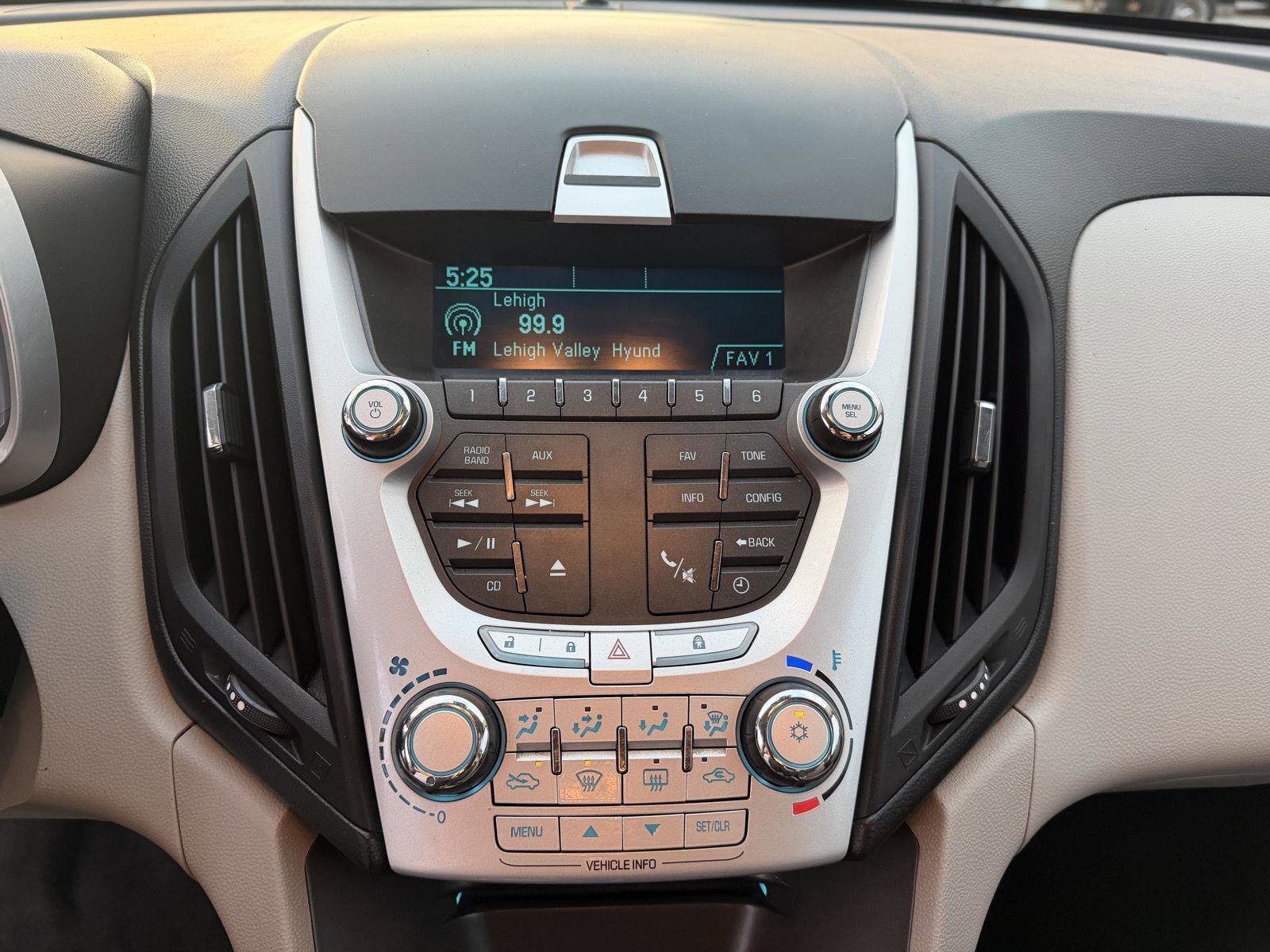 Used 2011 Chevrolet Equinox LT w/ Driver Convenience Package image 18