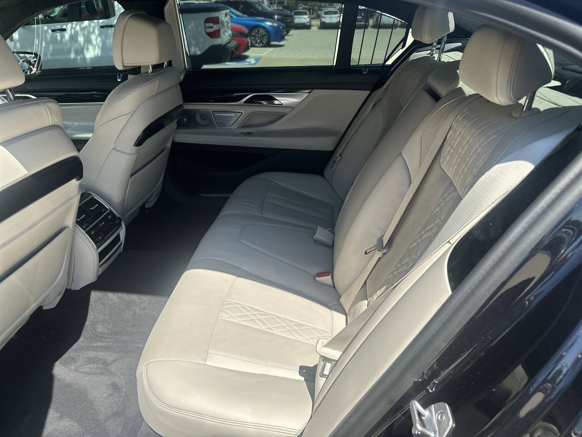 Used 2018 BMW 750i xDrive AWD/4WD image 26